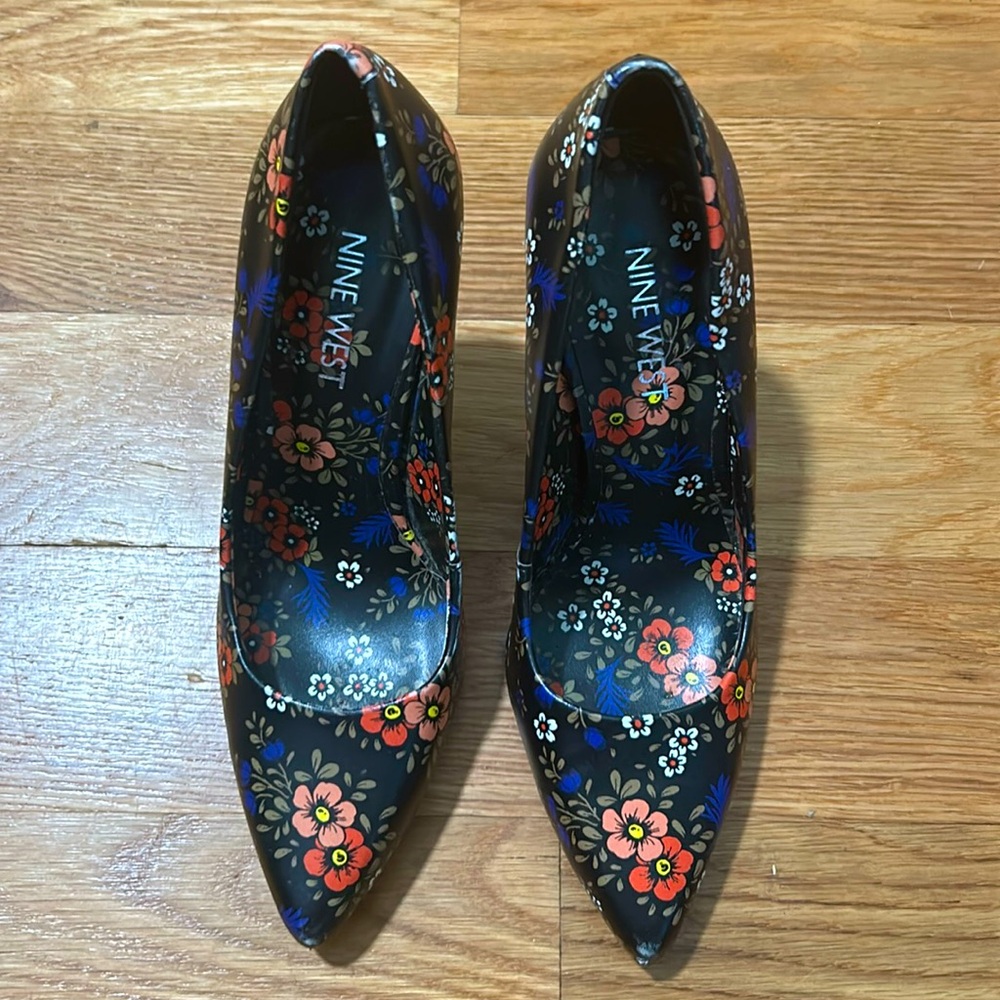 Nine West floral pumps size 5